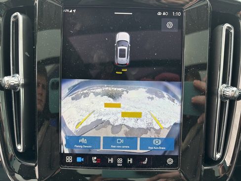 Certified 2025 Volvo XC40 B5 Core image 24