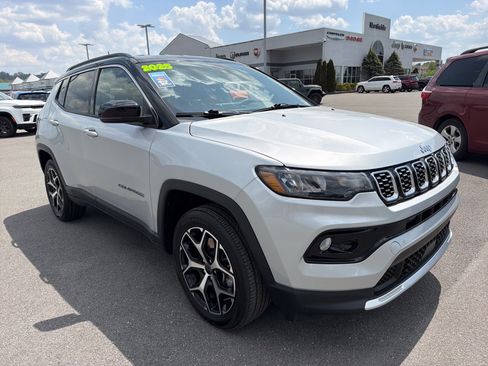 Used 2025 Jeep Compass Limited AWD/4WD image 3