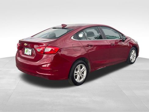Used 2018 Chevrolet Cruze LT w/ Convenience Package FWD image 8