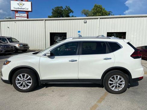 Used 2019 Nissan Rogue SV FWD image 2