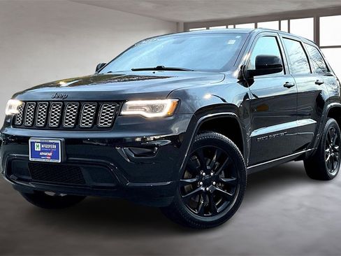 Used 2022 Jeep Grand Cherokee Laredo X image 1