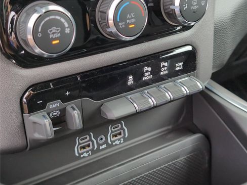 New 2026 RAM 1500 Big Horn AWD/4WD image 17