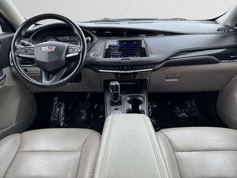 Used 2023 Cadillac XT4 Premium Luxury image 11