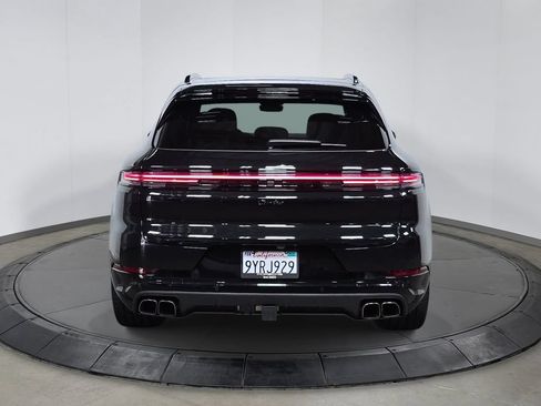 Certified 2026 Porsche Cayenne Turbo AWD/4WD image 6