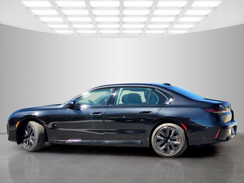 Used 2025 BMW i7 eDrive50 w/ M Sport Package RWD image 3