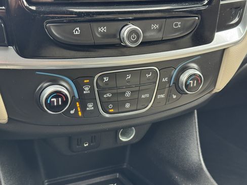 Certified 2022 Chevrolet Traverse LT image 32