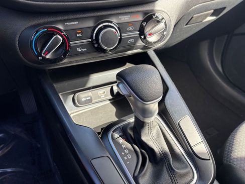 Used 2025 Kia Soul LX w/ LX Technology Package FWD image 40