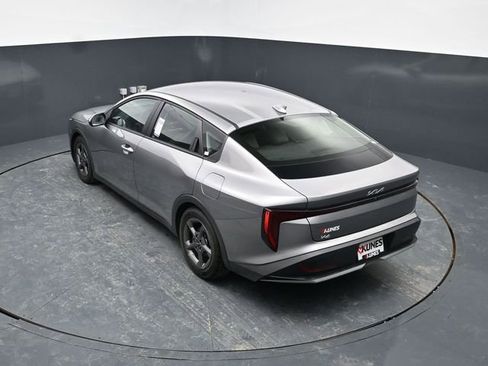 Used 2025 Kia K4 LXS image 36