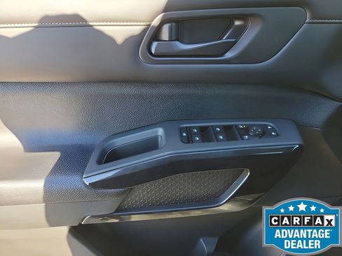 Used 2023 Nissan Pathfinder S image 19