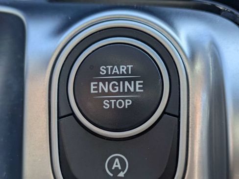 Used 2025 Mercedes-Benz GLB 250 image 33