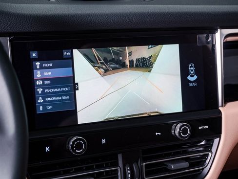 Certified 2025 Porsche Macan image 23