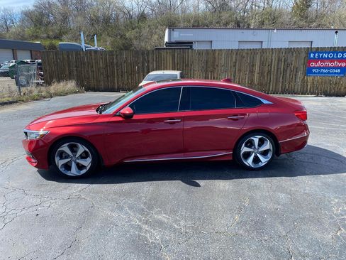 Used 2018 Honda Accord Touring image 6