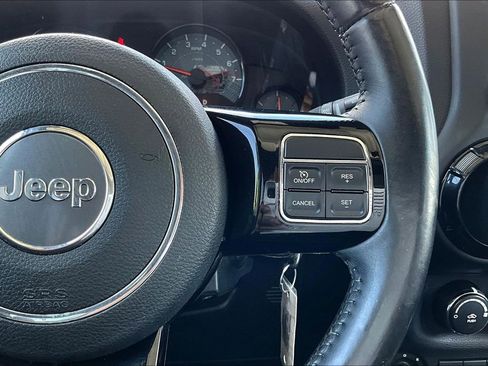 Used 2016 Jeep Wrangler Unlimited Sahara AWD/4WD image 10