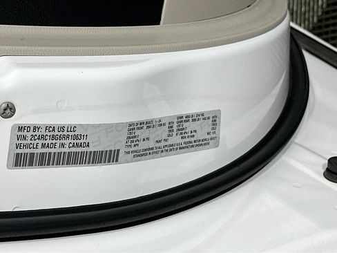 Used 2024 Chrysler Pacifica Touring-L FWD image 12