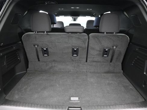Used 2024 Chevrolet Traverse LS AWD/4WD image 18