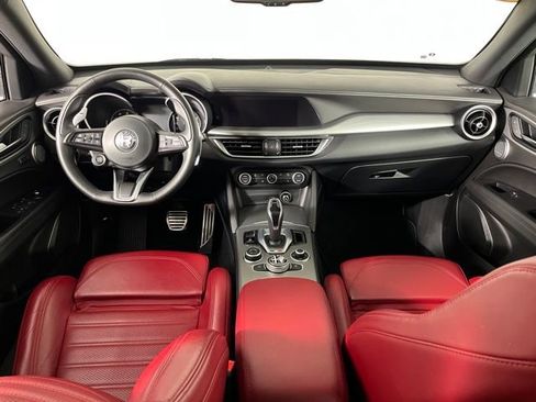 Used 2023 Alfa Romeo Stelvio Veloce image 40