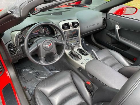Used 2005 Chevrolet Corvette Convertible w/ Preferred Equipment Group RWD image 17