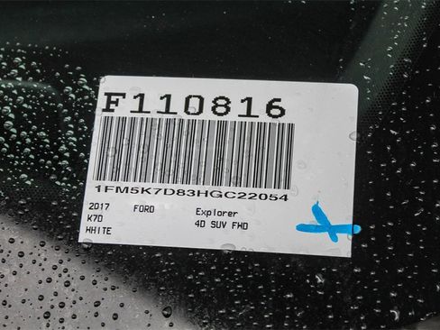 Used 2017 Ford Explorer XLT image 34