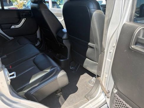 Used 2017 Jeep Wrangler Unlimited Rubicon AWD/4WD image 29
