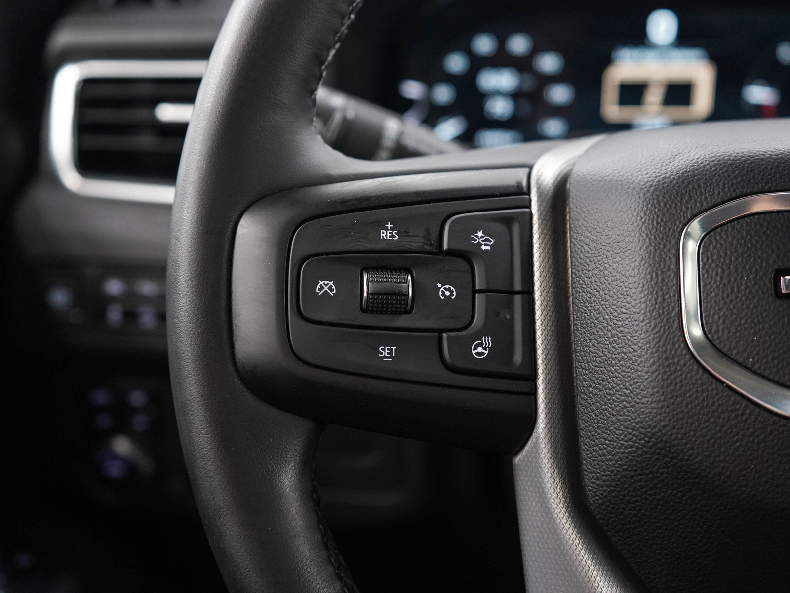 Used 2023 GMC Yukon XL Denali AWD/4WD image 28