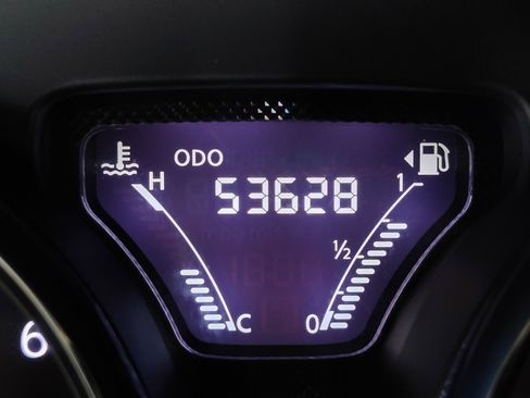 Used 2017 Nissan Versa SV FWD image 2
