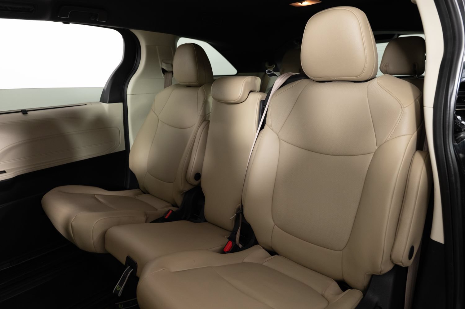 Used 2021 Toyota Sienna XLE FWD image 17
