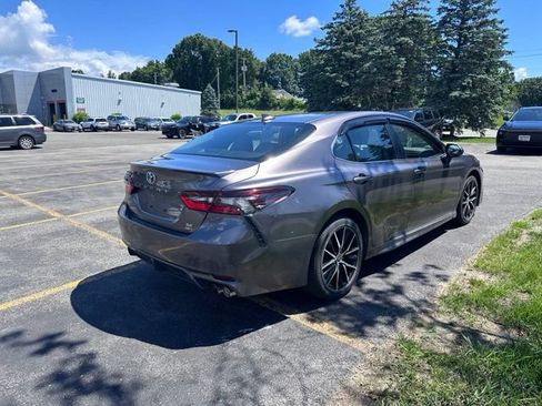 Used 2023 Toyota Camry SE AWD/4WD image 3