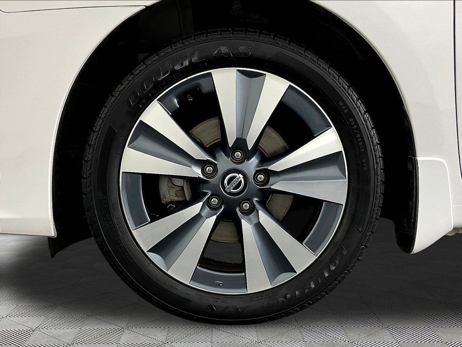 Used 2019 Nissan Sentra SV w/ Special Edition Package FWD image 34