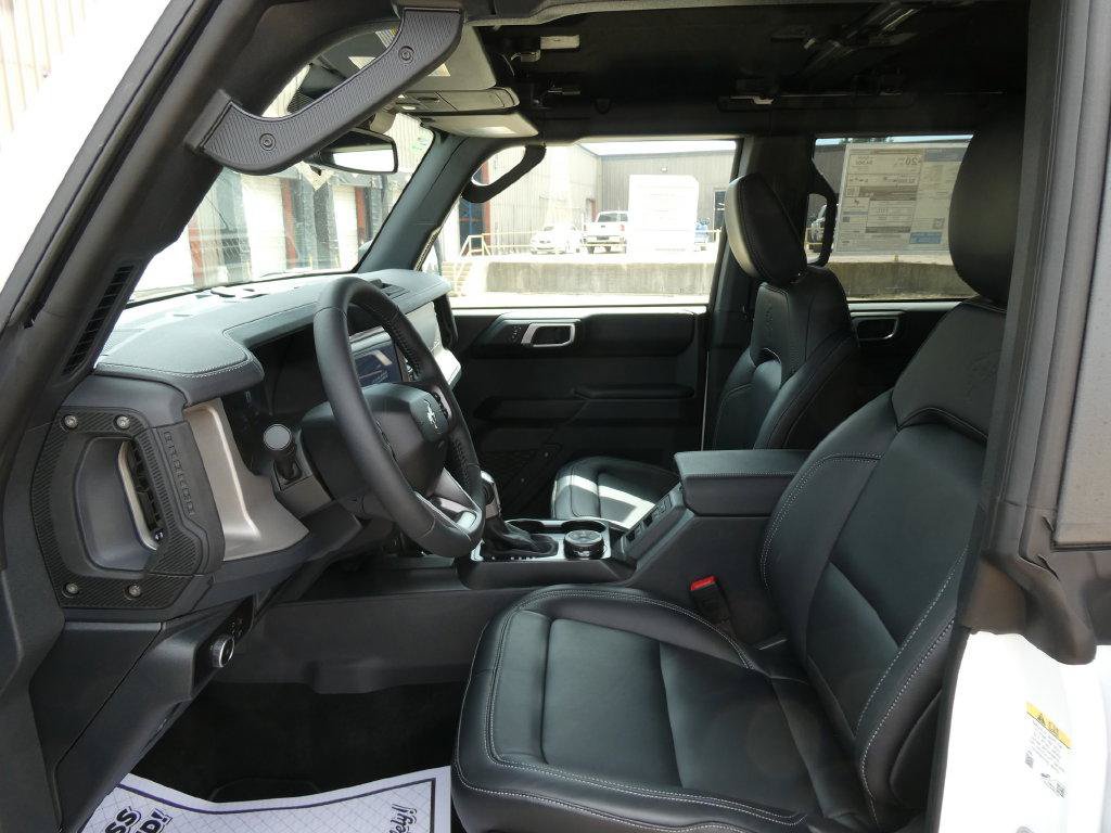 New 2026 Ford Bronco Outer Banks w/ Black Appearance Package AWD/4WD image 17