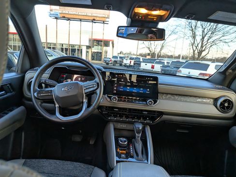 Used 2024 Chevrolet Colorado ZR2 w/ ZR2 Bison Edition image 14