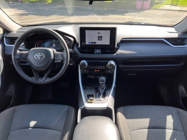 Used 2025 Toyota RAV4 XLE AWD/4WD image 35