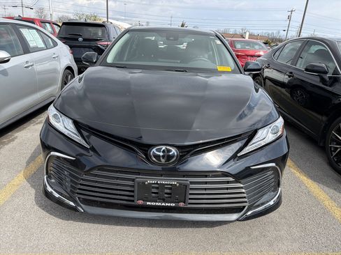 Used 2023 Toyota Camry XLE image 3