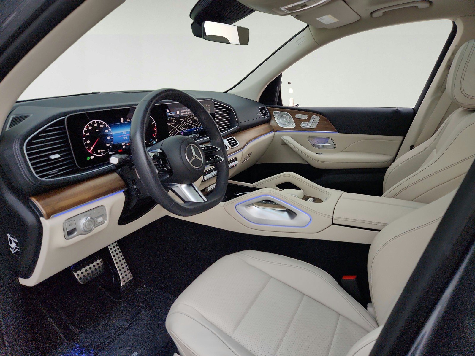 Used 2025 Mercedes-Benz GLS 450 4MATIC w/ AMG Line Exterior image 16