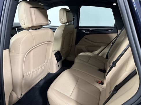 Certified 2022 Porsche Macan image 26