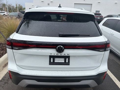 Used 2025 Volkswagen Tiguan S image 10