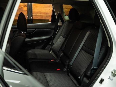 Used 2019 Nissan Rogue SV image 11