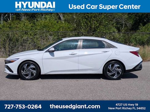 Certified 2025 Hyundai Elantra SEL FWD image 2
