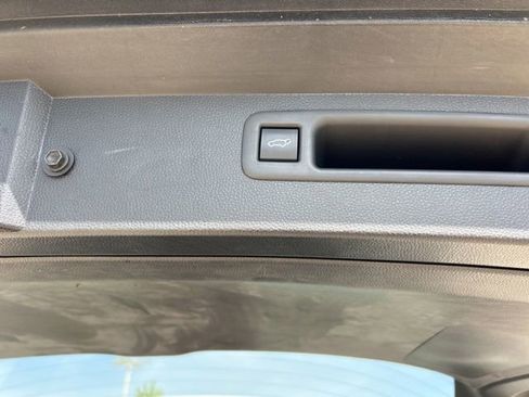 Used 2023 Toyota Highlander XLE FWD image 12