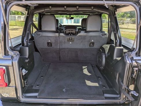 Used 2023 Jeep Wrangler Unlimited Sahara AWD/4WD image 13