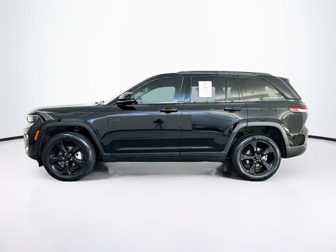 Used 2024 Jeep Grand Cherokee Limited w/ Black Appearance Package AWD/4WD image 4