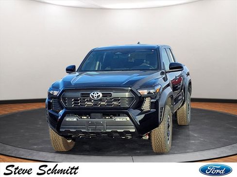 Used 2024 Toyota Tacoma TRD Off-Road image 32
