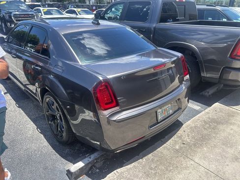 Used 2020 Chrysler 300 Touring w/ Sport Appearance Package RWD image 4
