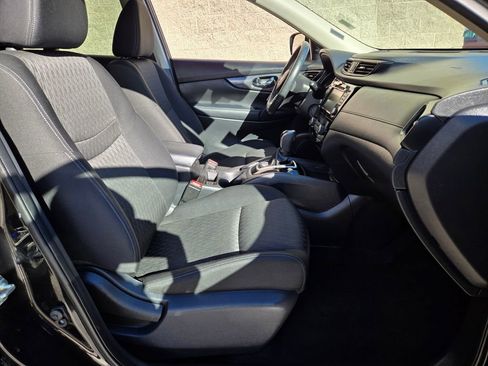 Used 2020 Nissan Rogue SV image 19