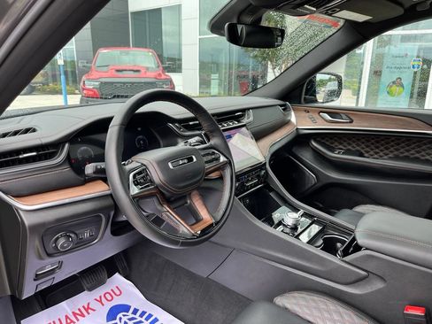 Used 2025 Jeep Grand Cherokee Summit AWD/4WD image 7
