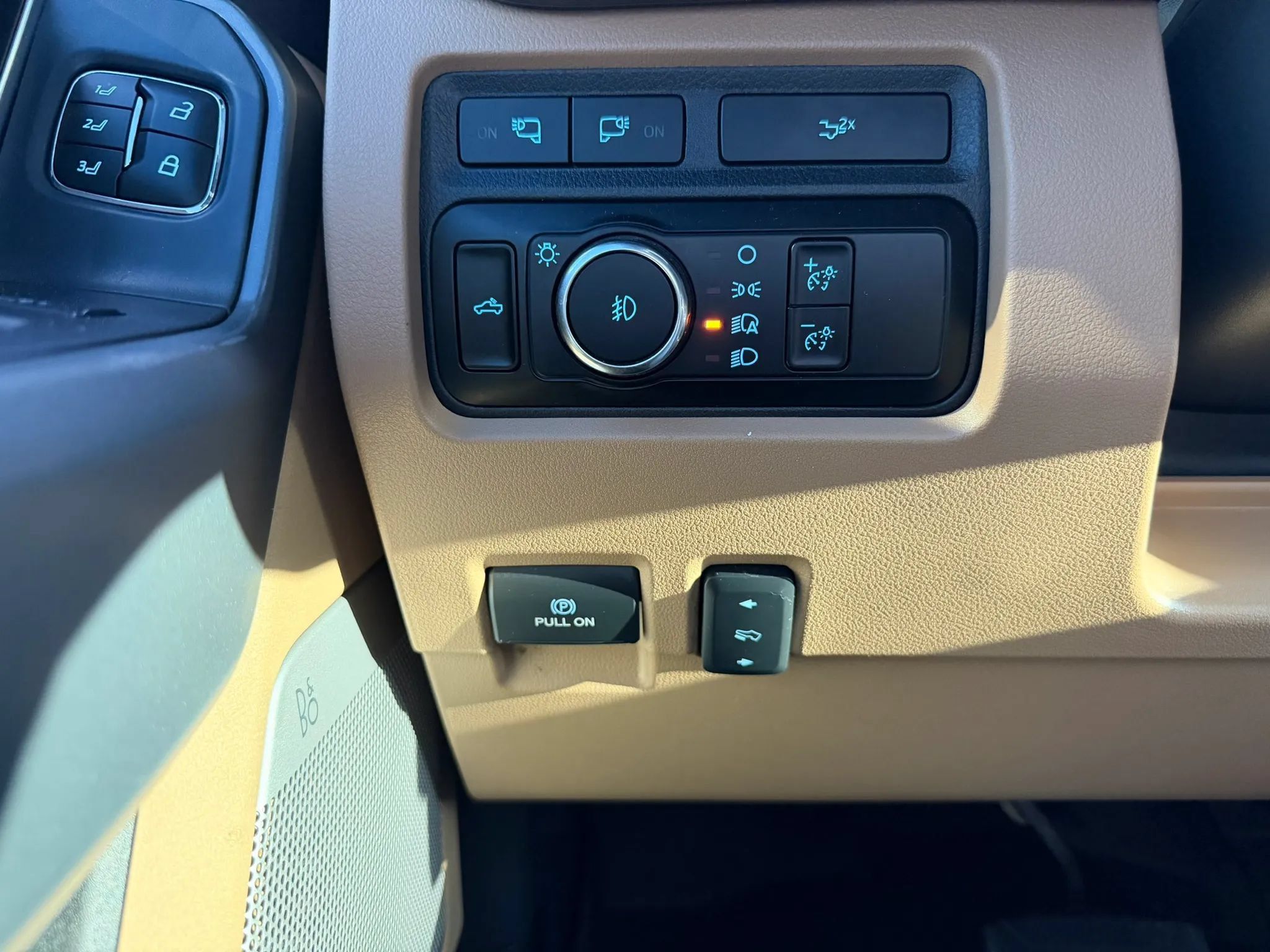 Used 2023 Ford F350 Lariat w/ Lariat Ultimate Package AWD/4WD image 13
