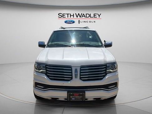 Used 2017 Lincoln Navigator Select RWD image 3