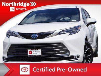 Certified 2025 Toyota Sienna Platinum