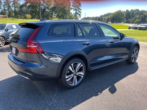 New 2026 Volvo V60 B5 Cross Country Plus w/ Protection Package Premier image 5