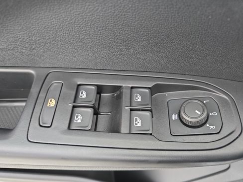 Certified 2024 Volkswagen Taos SE image 27