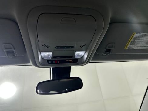 Used 2022 GMC Terrain SLT image 24